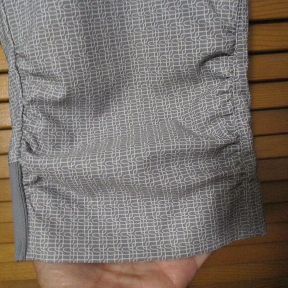 Cutter & Buck Annika capris great for golf, light gray & white like new size 12 - Picture 6 of 12